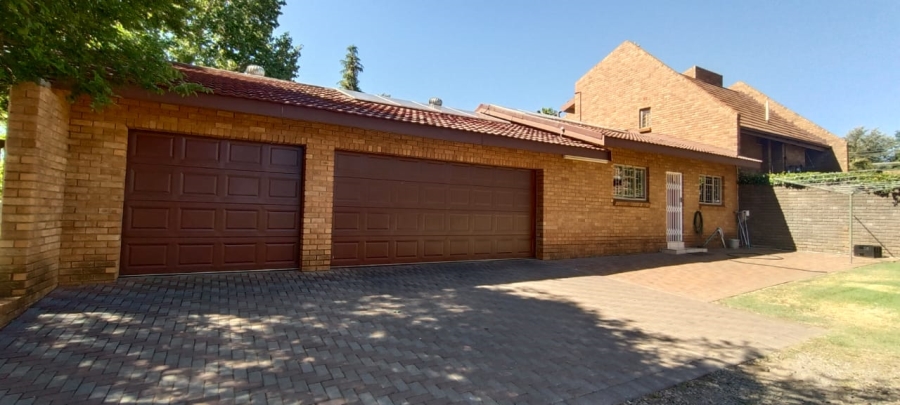 5 Bedroom Property for Sale in Kuruman Northern Cape